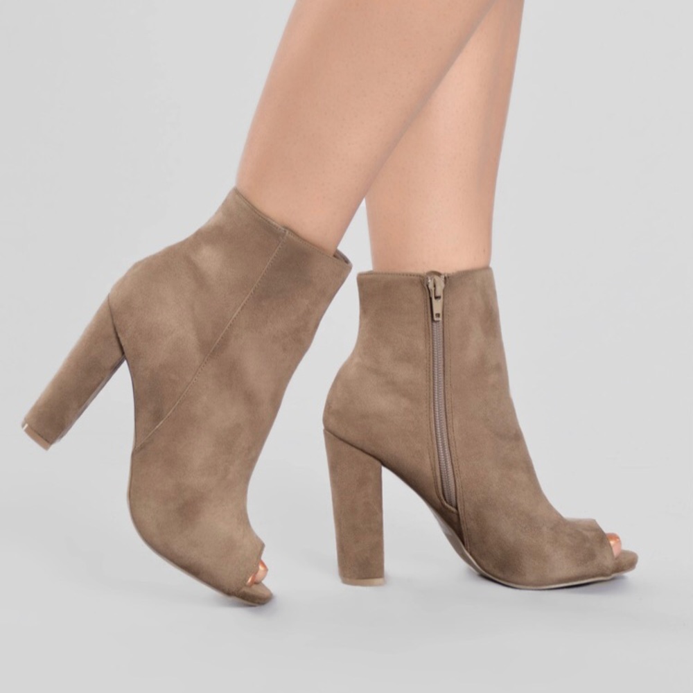 Fashion Nova “Nirvana” heel- size 8.5